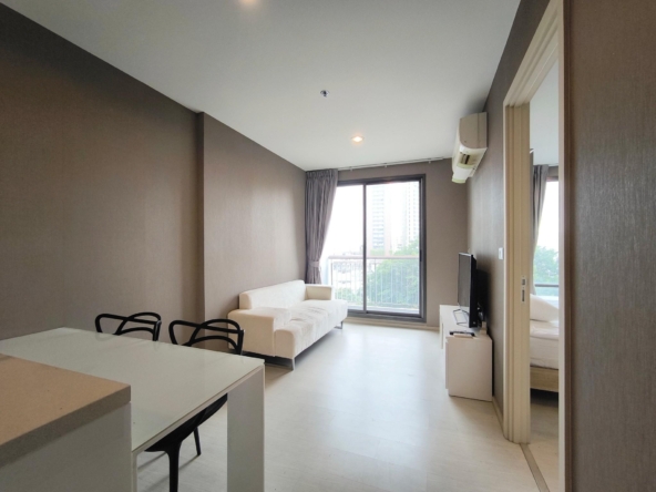 1-Bedroom, 1-Bathroom Condo for Rent at Rhythm Sukhumvit 42, 45 sqm, 33,000 Baht/Month, Near Ekkamai BTS Station