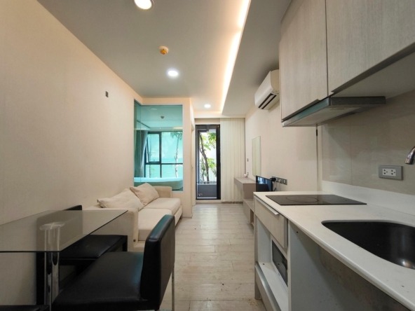 1-Bedroom, 1-Bathroom, 30 sqm for Rent at Vtara Sukhumvit 36, 15,000 THB/month, Near Thong Lo BTS, Ideal for Modern City Living