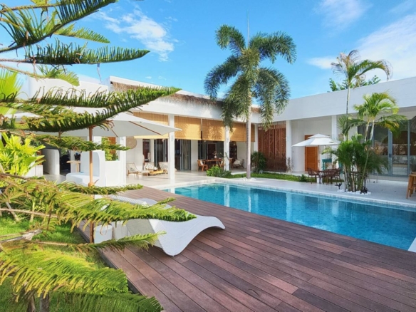 3-Bedroom, 3-Bathroom Modern Villa with Private Pool and Eco-Friendly Features, 300 sqm in Hua Na Soi 21, Hua Hin, for Sale at ฿13,900,000