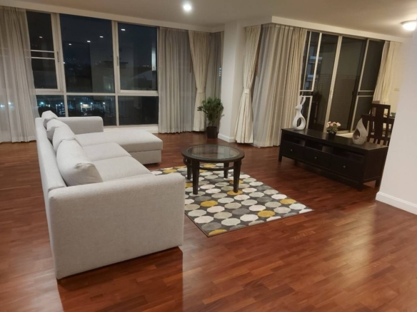 4-Bedroom, 4-Bathroom, 270 sqm Condo for Rent at Sathorn Gallery Residence, Near BTS Surasak - ฿120,000/month