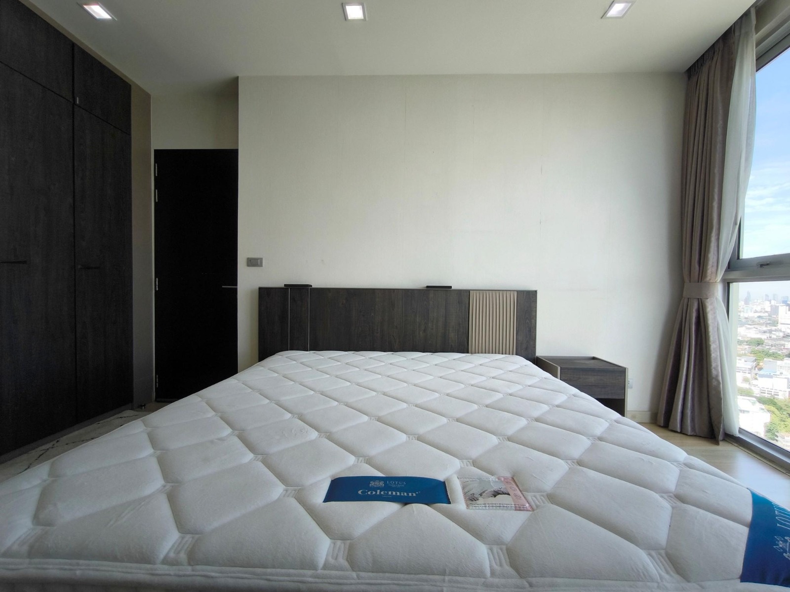 2-Bed, 2-Bath Condo for Rent at Sky Walk Residences, Sukhumvit - 60 sqm, ฿38,000/month, Near BTS Phra Khanong, Stunning City Views, Modern Amenities