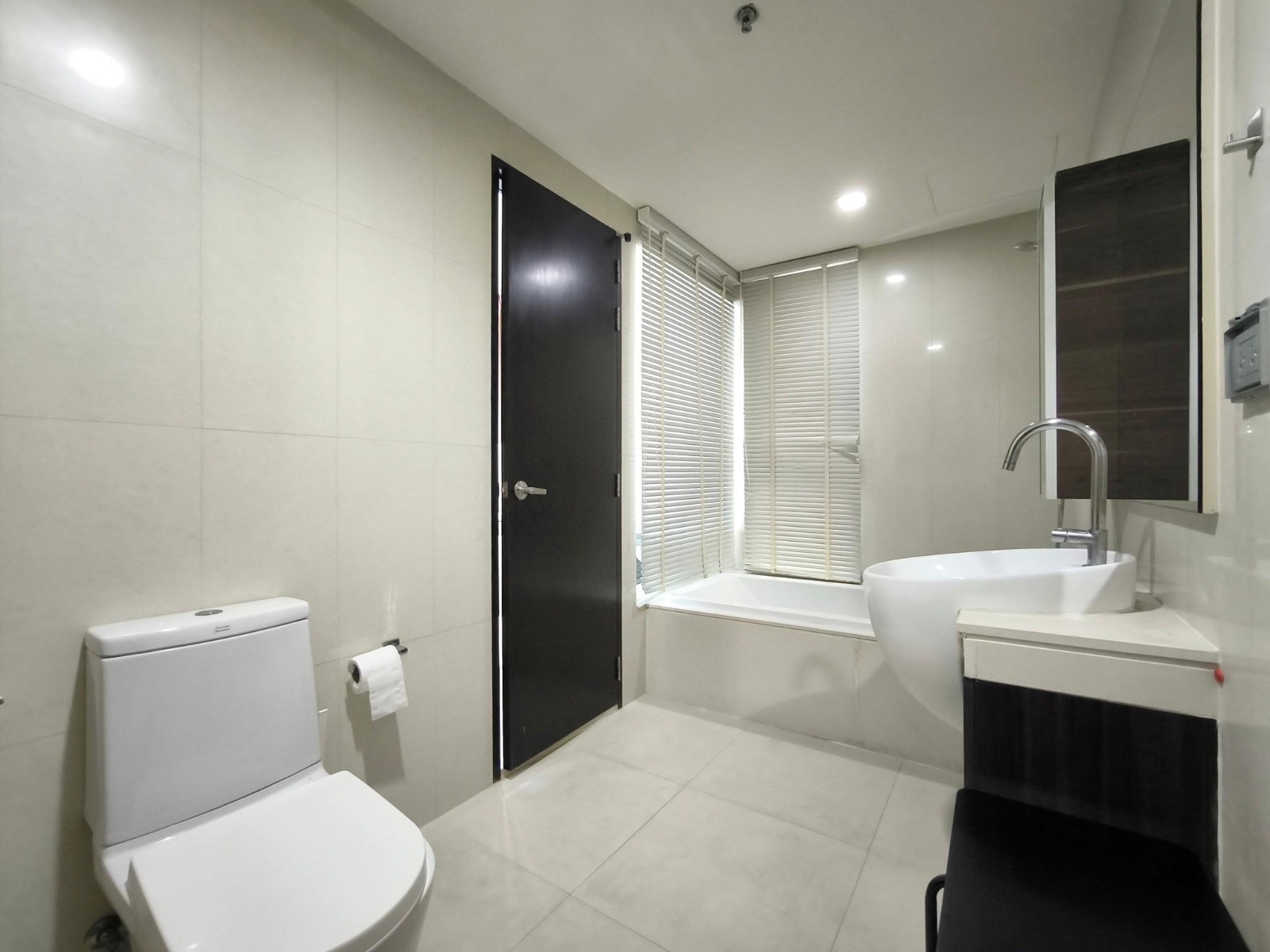 2-Bed, 2-Bath Condo for Rent at Sky Walk Residences, Sukhumvit - 60 sqm, ฿38,000/month, Near BTS Phra Khanong, Stunning City Views, Modern Amenities