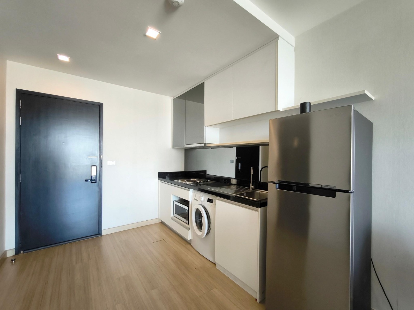 2-Bed, 2-Bath Condo for Rent at Sky Walk Residences, Sukhumvit - 60 sqm, ฿38,000/month, Near BTS Phra Khanong, Stunning City Views, Modern Amenities