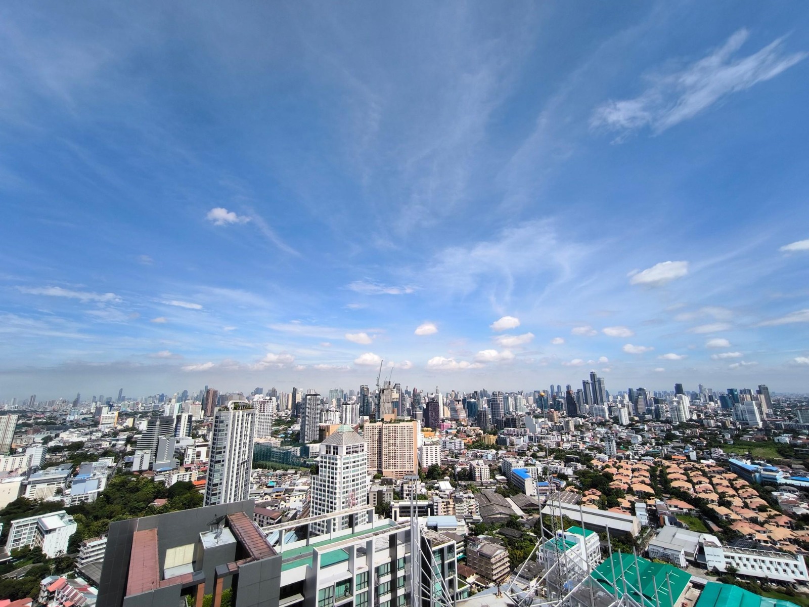 2-Bed, 2-Bath Condo for Rent at Sky Walk Residences, Sukhumvit - 60 sqm, ฿38,000/month, Near BTS Phra Khanong, Stunning City Views, Modern Amenities