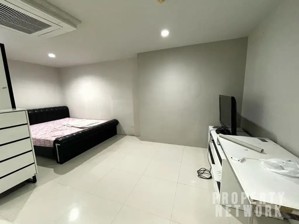 1-Bedroom, 1-Bathroom Condo for Rent at Sukhumvit Living Town – 58 sq.m., ฿20,000/month, Near MRT Phetchaburi, Fully Furnished