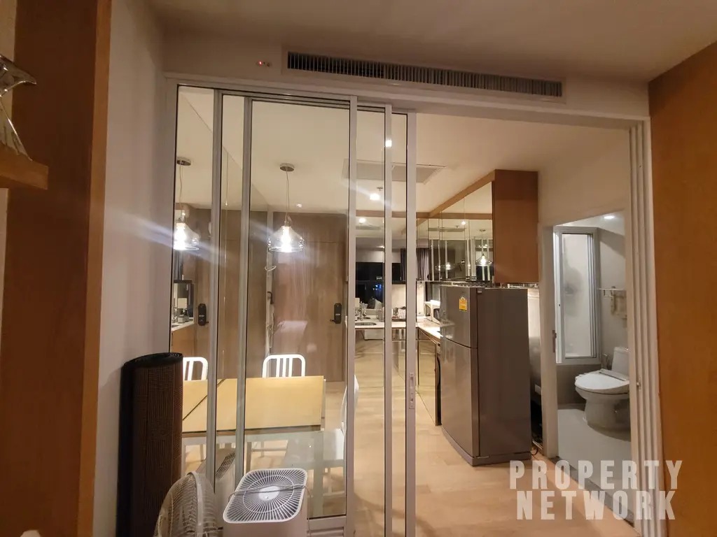 1-Bed, 1-Bath Condo for Rent/Sale at Noble Refine Phromphong, 32 sq.m., ฿22,000/month or ฿7,004,000, Near BTS Phrom Phong, Fully Furnished, Prime Location