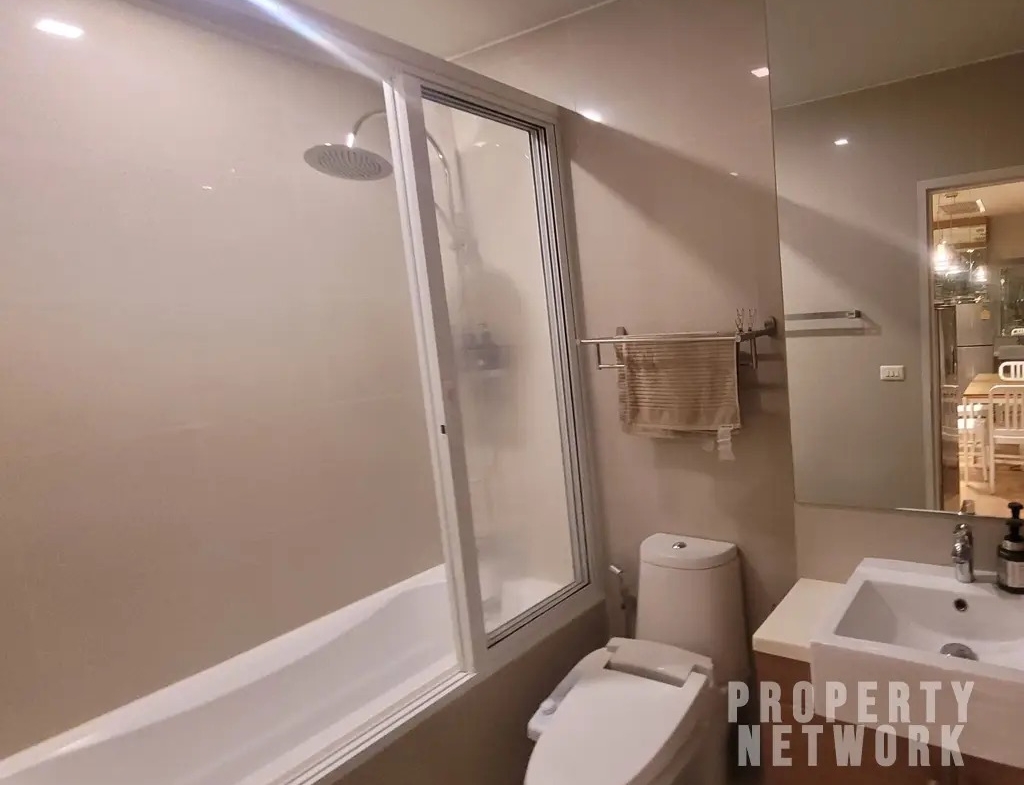 1-Bed, 1-Bath Condo for Rent/Sale at Noble Refine Phromphong, 32 sq.m., ฿22,000/month or ฿7,004,000, Near BTS Phrom Phong, Fully Furnished, Prime Location