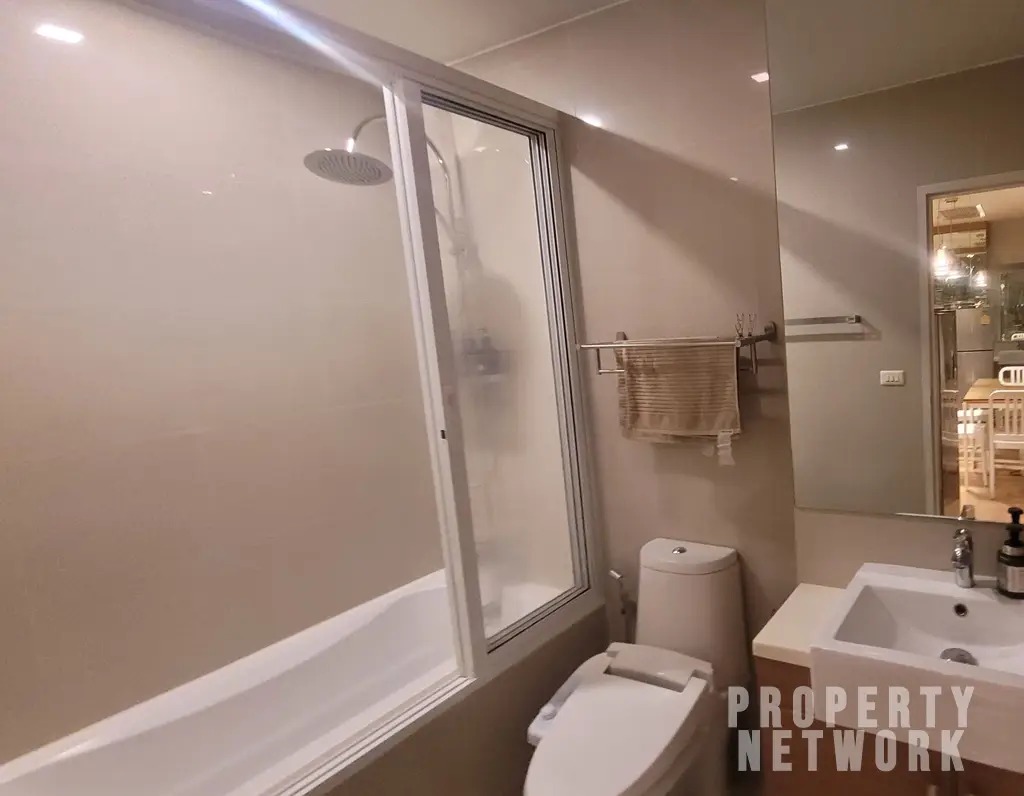 1-Bed, 1-Bath Condo for Rent/Sale at Noble Refine Phromphong, 32 sq.m., ฿22,000/month or ฿7,004,000, Near BTS Phrom Phong, Fully Furnished, Prime Location