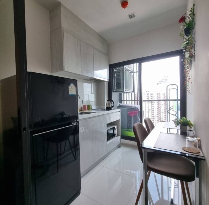 Stylish 1-bedroom condo for rent at Life Sukhumvit 48. Fully furnished, 30 sqm unit with stunning city views near BTS Phra Khanong. Rent: 17,000 THB/month.