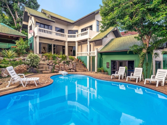 4-Bedroom 4-bathroom Villa at Chaweng Lakeview Villa for Sale 150 M THB