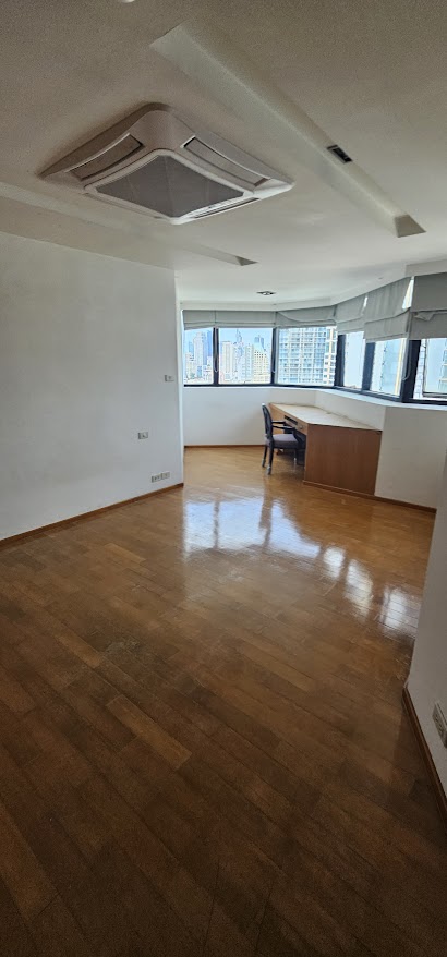 Spacious 3-bed, 3-bath condo (200 sqm) at President Park Sukhumvit 24 for rent. Prime location near BTS and malls. Rent: 65,000 THB/month.