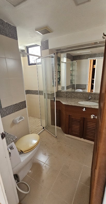 Spacious 3-bed, 3-bath condo (200 sqm) at President Park Sukhumvit 24 for rent. Prime location near BTS and malls. Rent: 65,000 THB/month.