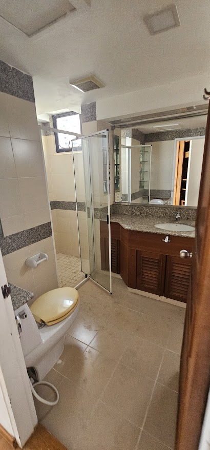 Spacious 3-bed, 3-bath condo (200 sqm) at President Park Sukhumvit 24 for rent. Prime location near BTS and malls. Rent: 65,000 THB/month.