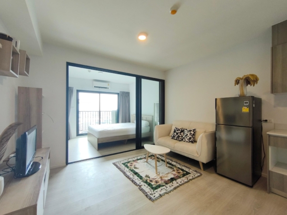 Spacious 3-bed, 3-bath condo (200 sqm) at President Park Sukhumvit 24 for rent. Prime location near BTS, malls, and hospitals. Rent: 65,000 THB/month.