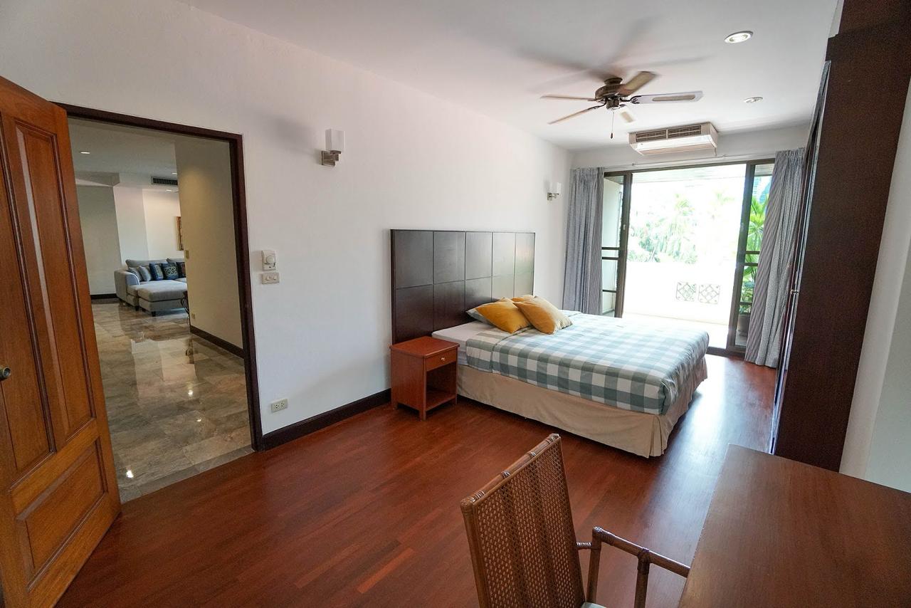 Spacious 3-bedroom, 3-bathroom condo for rent at Raintree Village Sukhumvit 41. Luxury living with premium amenities, 320 sqm. Rent for 120,000 THB/month. Near BTS Phrom Phong Station