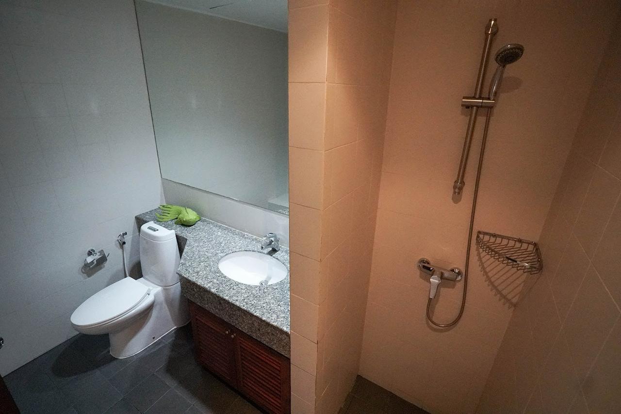 Spacious 3-bedroom, 3-bathroom condo for rent at Raintree Village Sukhumvit 41. Luxury living with premium amenities, 320 sqm. Rent for 120,000 THB/month. Near BTS Phrom Phong Station
