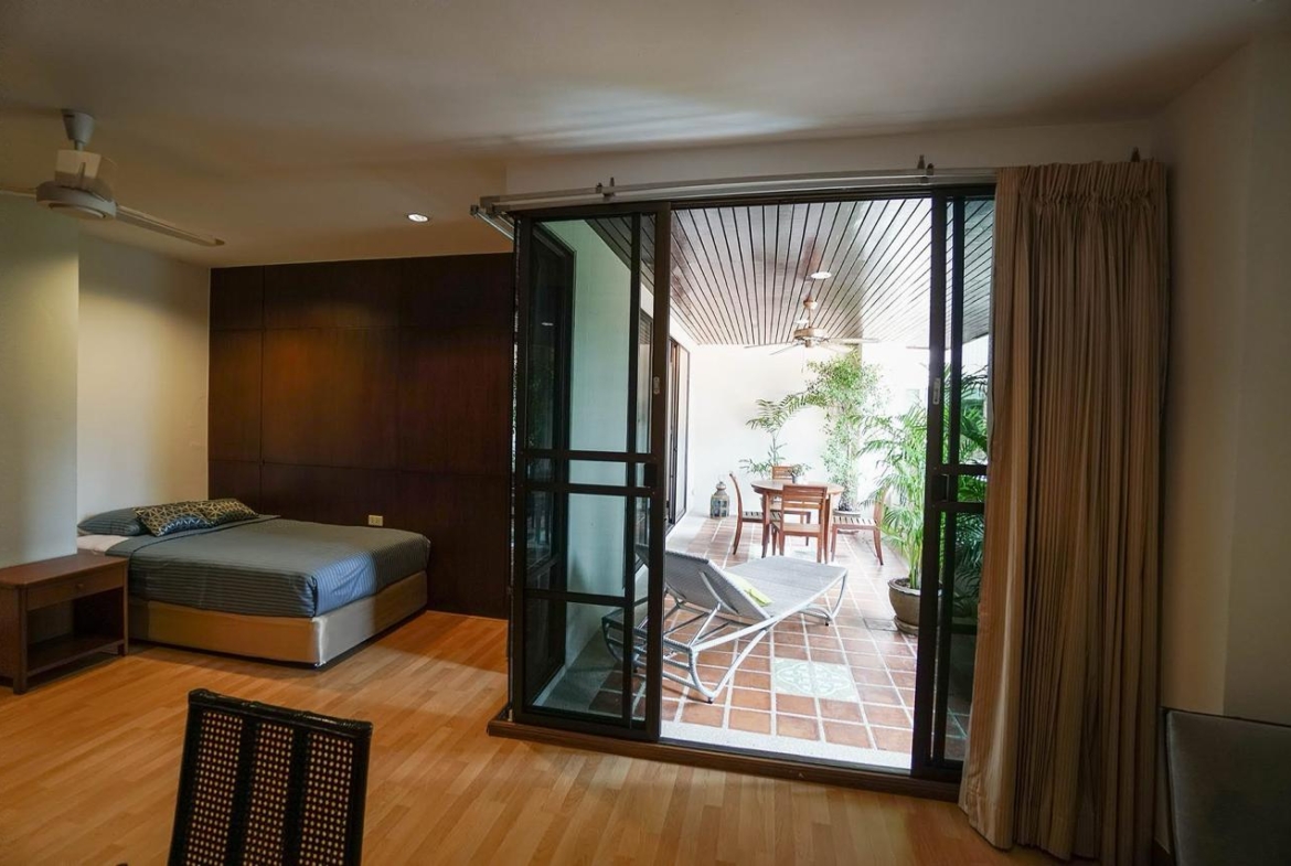 Spacious 3-bedroom, 3-bathroom condo for rent at Raintree Village Sukhumvit 41. Luxury living with premium amenities, 320 sqm. Rent for 120,000 THB/month. Near BTS Phrom Phong Station
