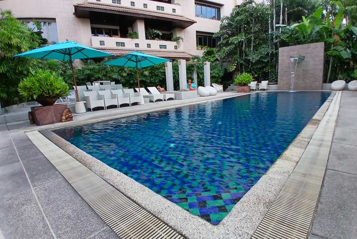 Spacious 3-bedroom, 3-bathroom condo for rent at Raintree Village Sukhumvit 41. Luxury living with premium amenities, 320 sqm. Rent for 120,000 THB/month. Near BTS Phrom Phong Station