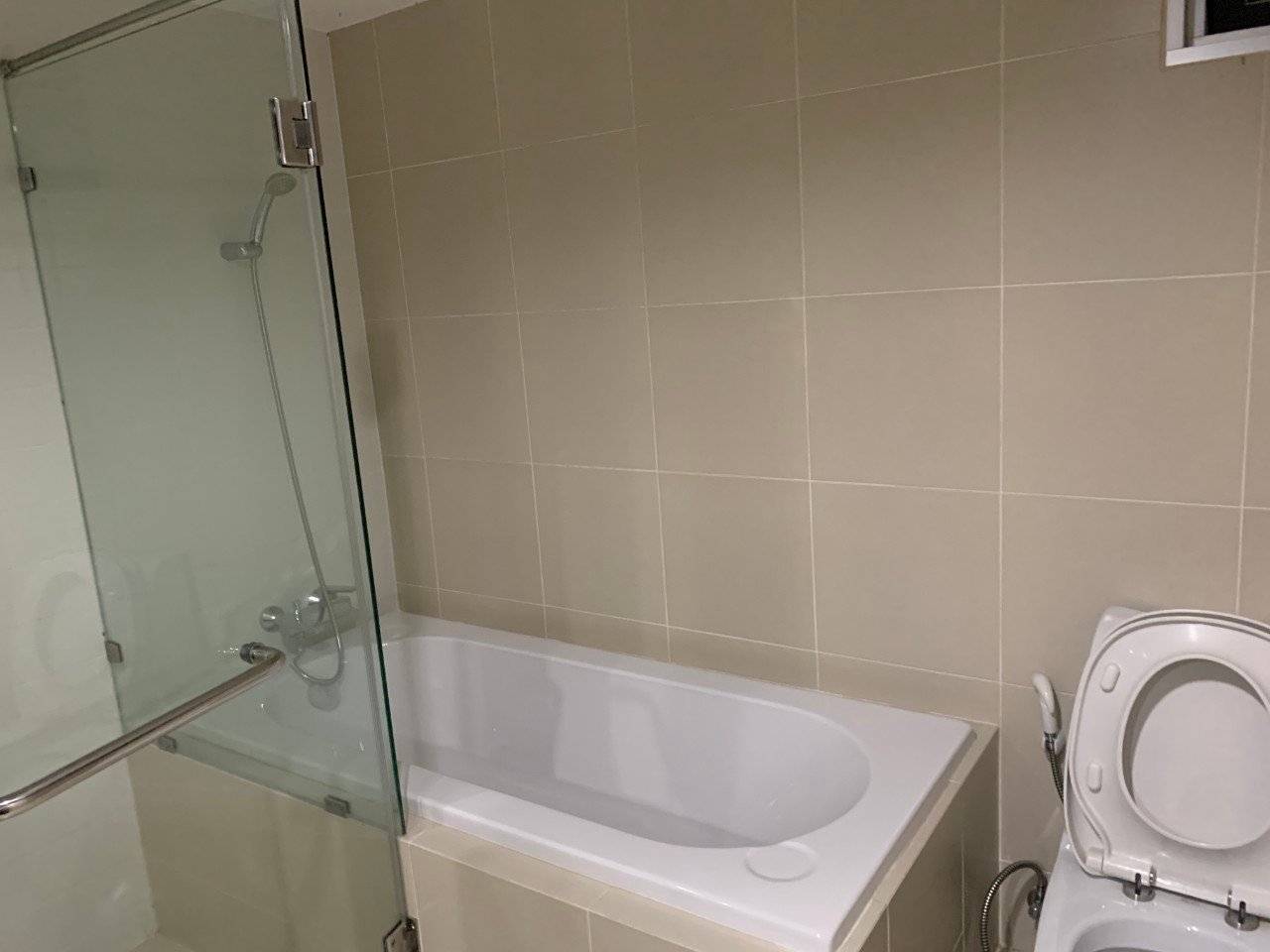 2 BR, 2 BTH Condo for Rent at Belle Rama 9, 92 sqm, ฿45,000/month – Near MRT Rama 9, Luxury Living in Huai Khwang