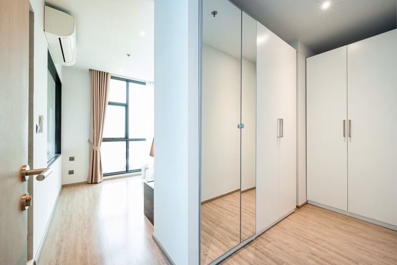 Rent a luxurious 2-bedroom 2-bathroom condo at Rhythm Ekkamai. Stunning 21st-floor views, 80 sqm, fully furnished, near BTS Ekkamai. Rent: 75,000 THB/month.