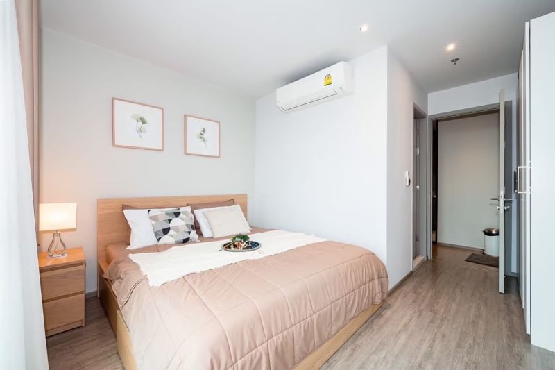 Rent a luxurious 2-bedroom 2-bathroom condo at Rhythm Ekkamai. Stunning 21st-floor views, 80 sqm, fully furnished, near BTS Ekkamai. Rent: 75,000 THB/month.