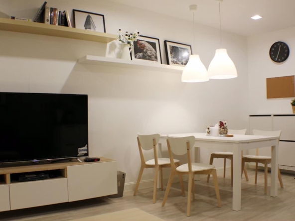 Spacious 2-BR, 1.5-BA condo at Premier Condominium Sukhumvit 24, 90 sqm, rent 55,000 THB/month. Just 500m from BTS Phrom Phong and The EmQuartier.