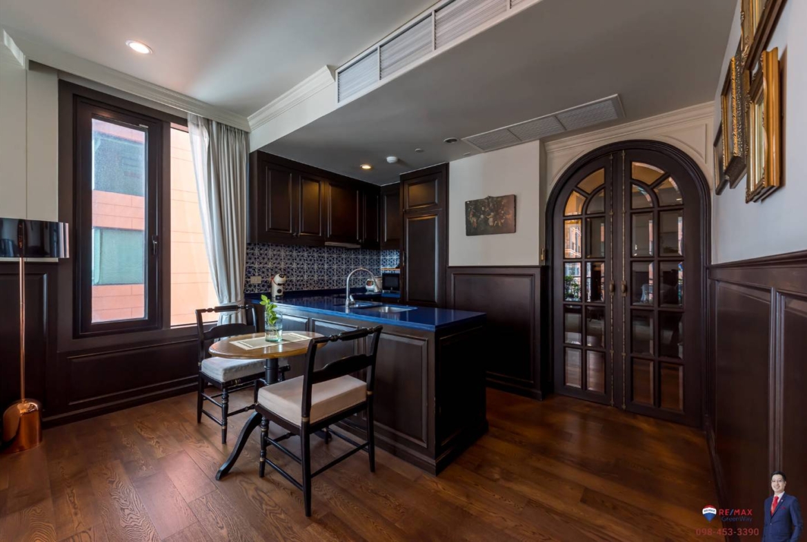 Rare corner 2-bed condo at Aguston Sukhumvit 22. 95.69 sqm, pet-friendly, 161k THB/sq.m. Near BTS Phrom Phong. Luxurious design. Contact us now!