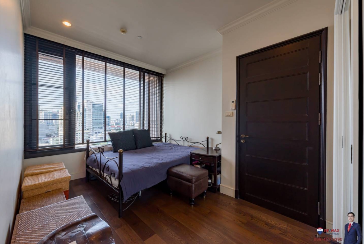 Rare corner 2-bed condo at Aguston Sukhumvit 22. 95.69 sqm, pet-friendly, 161k THB/sq.m. Near BTS Phrom Phong. Luxurious design. Contact us now!