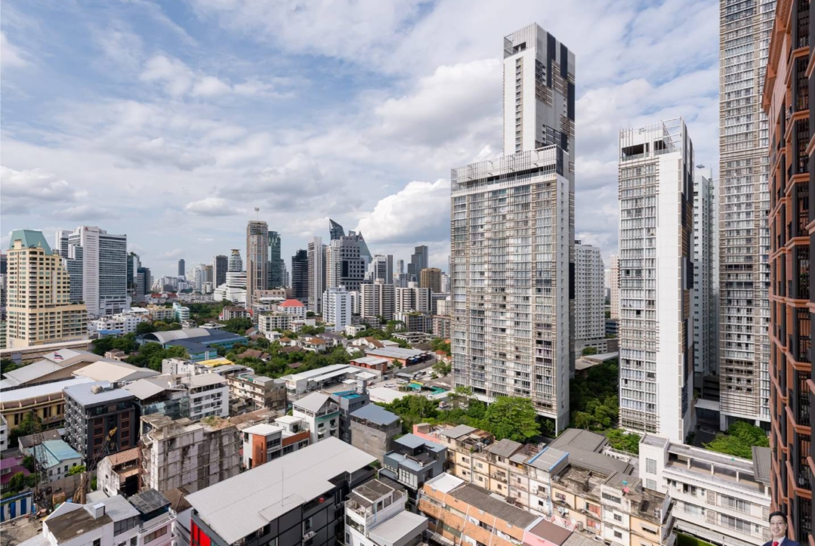 Rare corner 2-bed condo at Aguston Sukhumvit 22. 95.69 sqm, pet-friendly, 161k THB/sq.m. Near BTS Phrom Phong. Luxurious design. Contact us now!