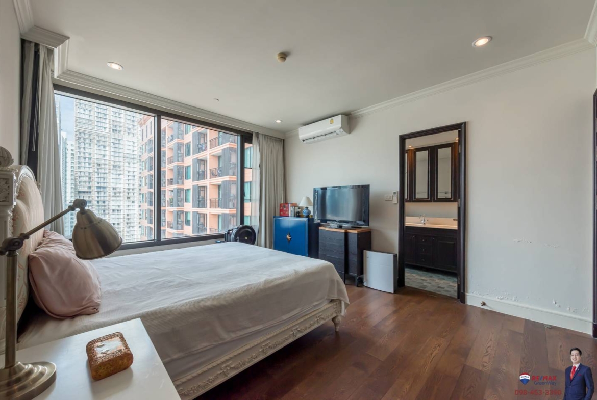 Rare corner 2-bed condo at Aguston Sukhumvit 22. 95.69 sqm, pet-friendly, 161k THB/sq.m. Near BTS Phrom Phong. Luxurious design. Contact us now!