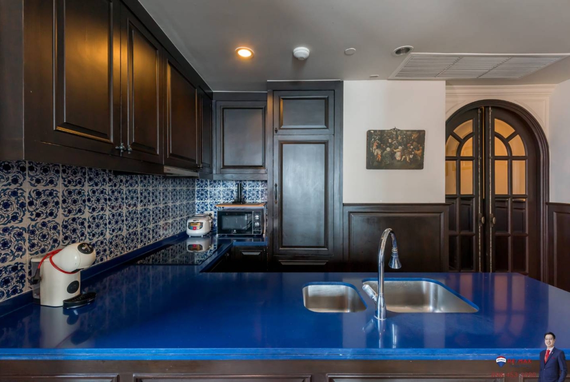 Rare corner 2-bed condo at Aguston Sukhumvit 22. 95.69 sqm, pet-friendly, 161k THB/sq.m. Near BTS Phrom Phong. Luxurious design. Contact us now!