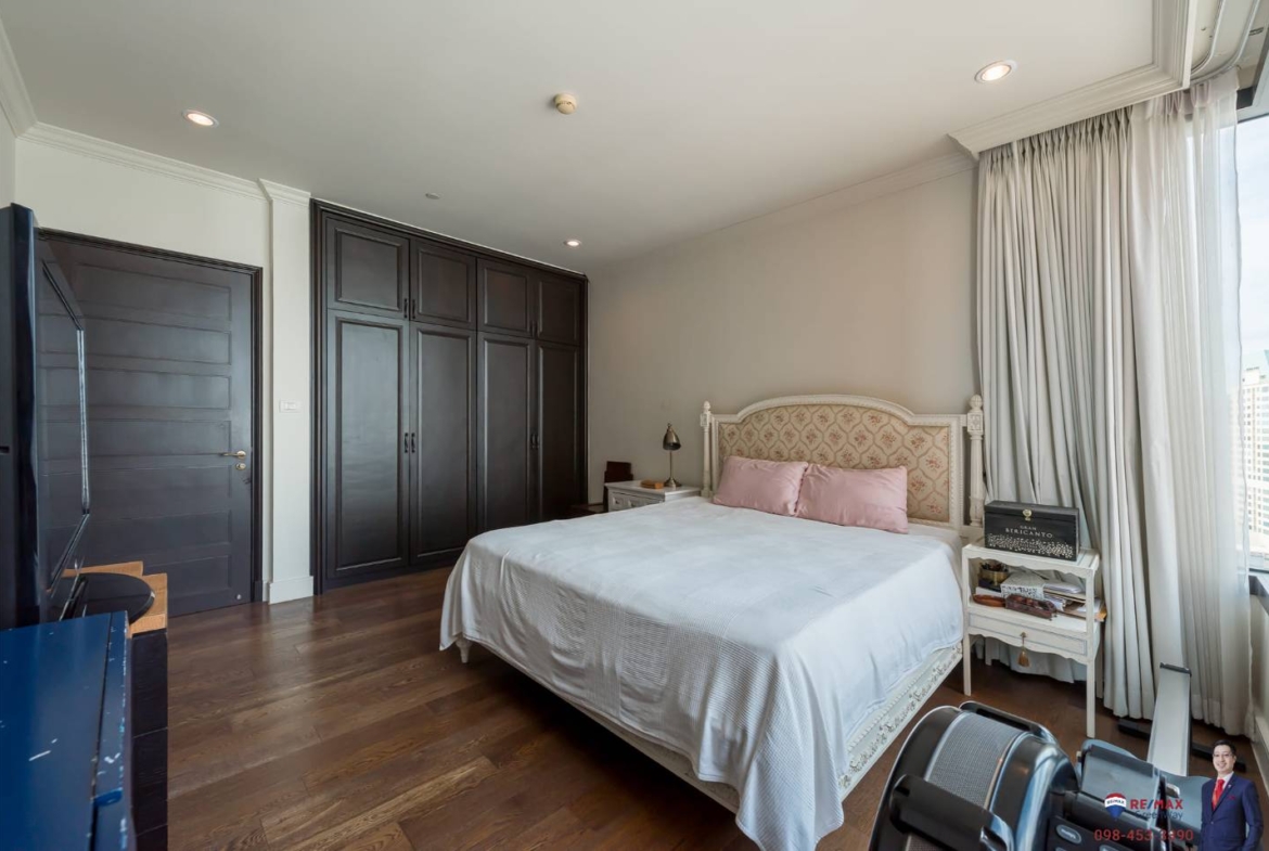 Rare corner 2-bed condo at Aguston Sukhumvit 22. 95.69 sqm, pet-friendly, 161k THB/sq.m. Near BTS Phrom Phong. Luxurious design. Contact us now!