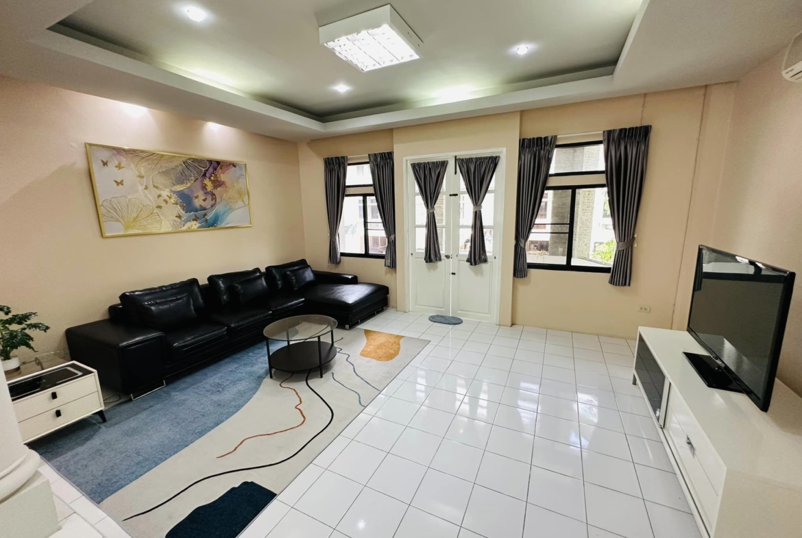 3BR 4BTH 350sqm Condo for Rent at Moo Baan Chicha Castle Near Asoke BTS - 85,000 THB/Month