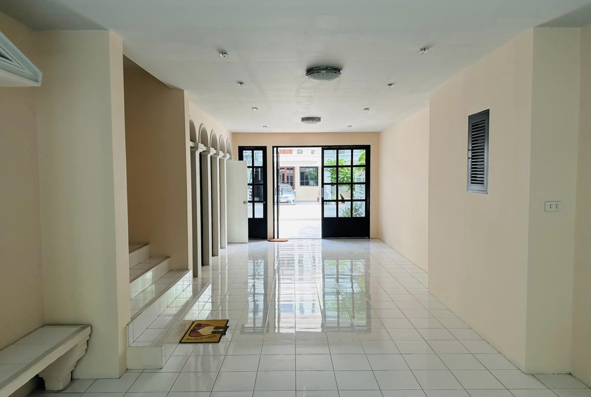 3BR 4BTH 350sqm Condo for Rent at Moo Baan Chicha Castle Near Asoke BTS - 85,000 THB/Month