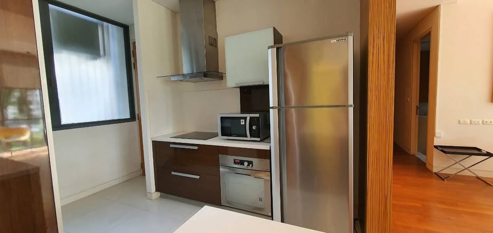 Spacious 2+1 bedroom condo for rent at Domus Sukhumvit 16/18. Prime location near BTS Asoke & MRT Sukhumvit, 167 sqm, fully furnished, THB 110,000/month.