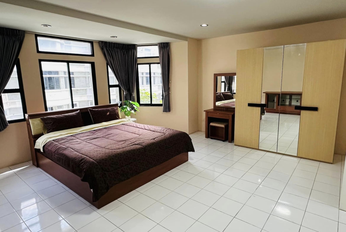 3BR 4BTH 350sqm Condo for Rent at Moo Baan Chicha Castle Near Asoke BTS - 85,000 THB/Month