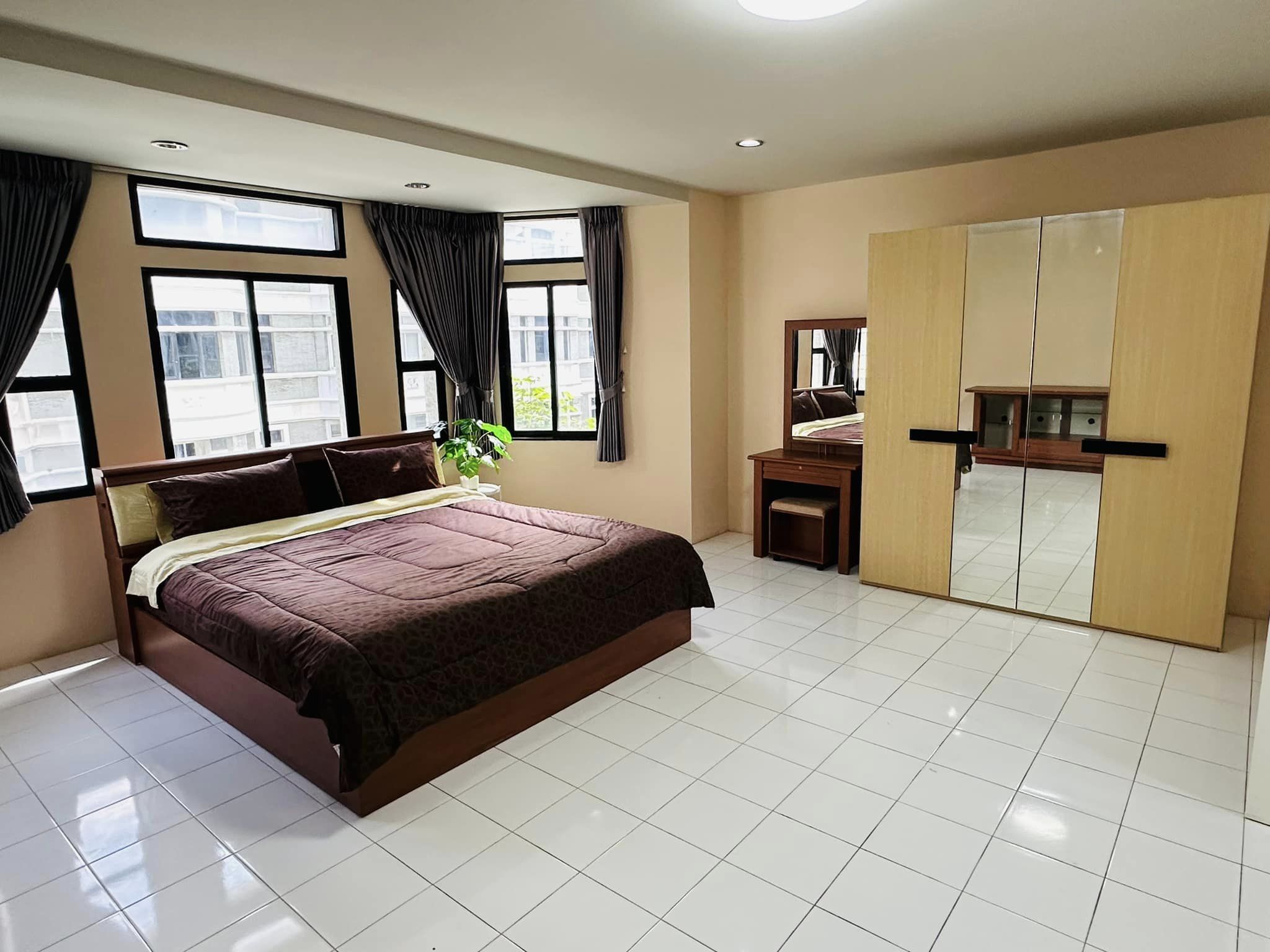 3BR 4BTH 350sqm Condo for Rent at Moo Baan Chicha Castle Near Asoke BTS - 85,000 THB/Month