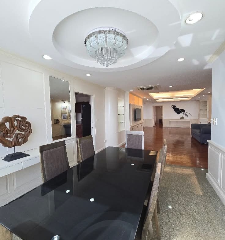 3-Bedroom 3-Bathroom 223 sqm Condo for Rent at President Park Sukhumvit 24, 65,000 THB/month, Near Phrom Phong BTS
