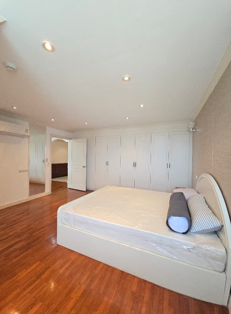 3-Bedroom 3-Bathroom 223 sqm Condo for Rent at President Park Sukhumvit 24, 65,000 THB/month, Near Phrom Phong BTS