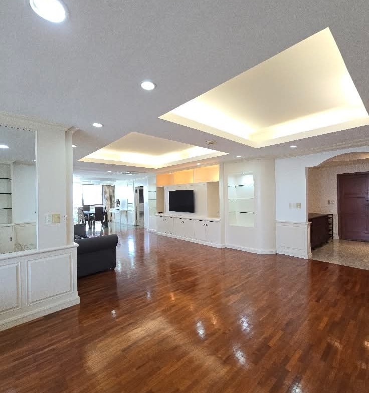 3-Bedroom 3-Bathroom 223 sqm Condo for Rent at President Park Sukhumvit 24, 65,000 THB/month, Near Phrom Phong BTS