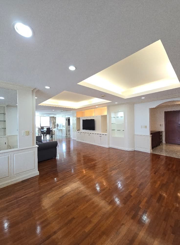 3-Bedroom 3-Bathroom 223 sqm Condo for Rent at President Park Sukhumvit 24, 65,000 THB/month, Near Phrom Phong BTS