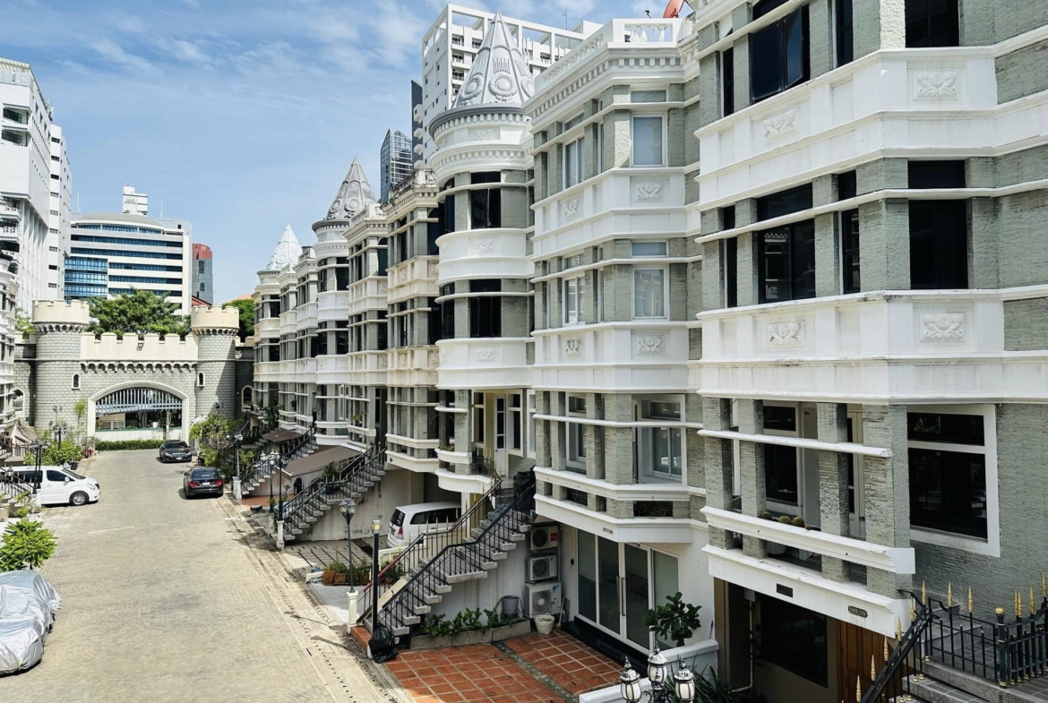 3BR 4BTH 350sqm Condo for Rent at Moo Baan Chicha Castle Near Asoke BTS - 85,000 THB/Month