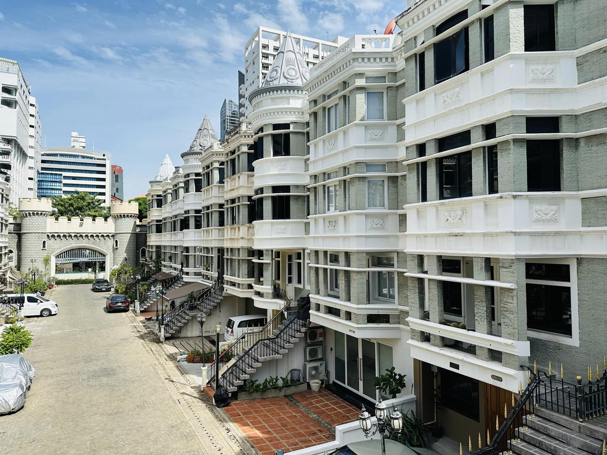 3BR 4BTH 350sqm Condo for Rent at Moo Baan Chicha Castle Near Asoke BTS - 85,000 THB/Month