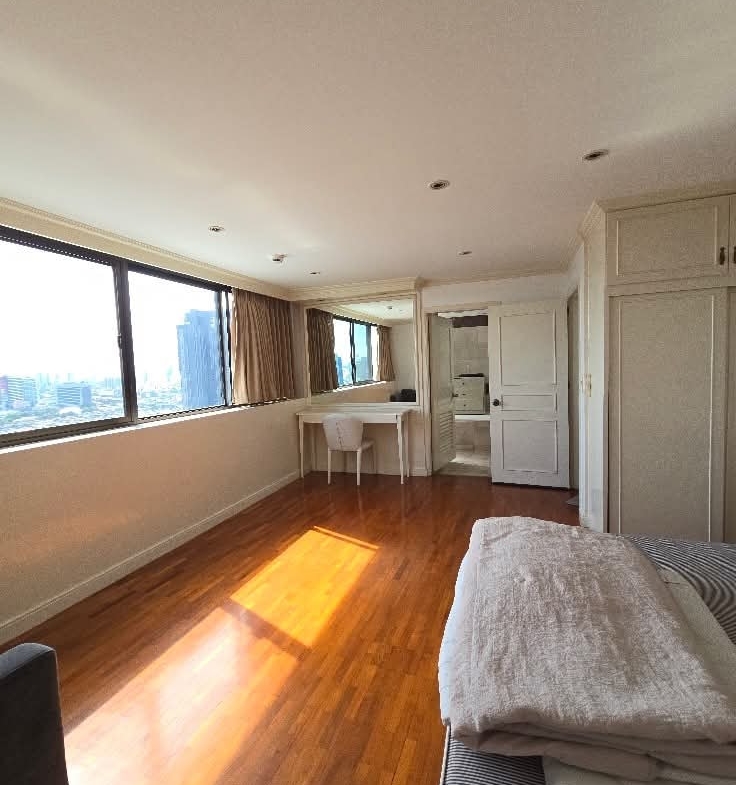 3-Bedroom 3-Bathroom 223 sqm Condo for Rent at President Park Sukhumvit 24, 65,000 THB/month, Near Phrom Phong BTS