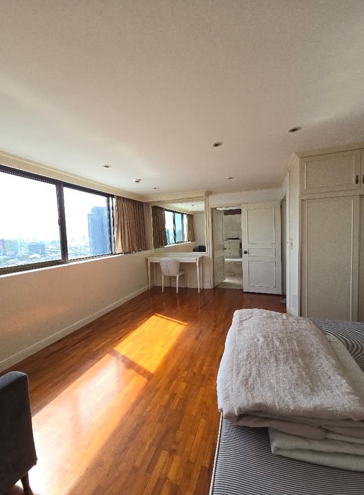 3-Bedroom 3-Bathroom 223 sqm Condo for Rent at President Park Sukhumvit 24, 65,000 THB/month, Near Phrom Phong BTS