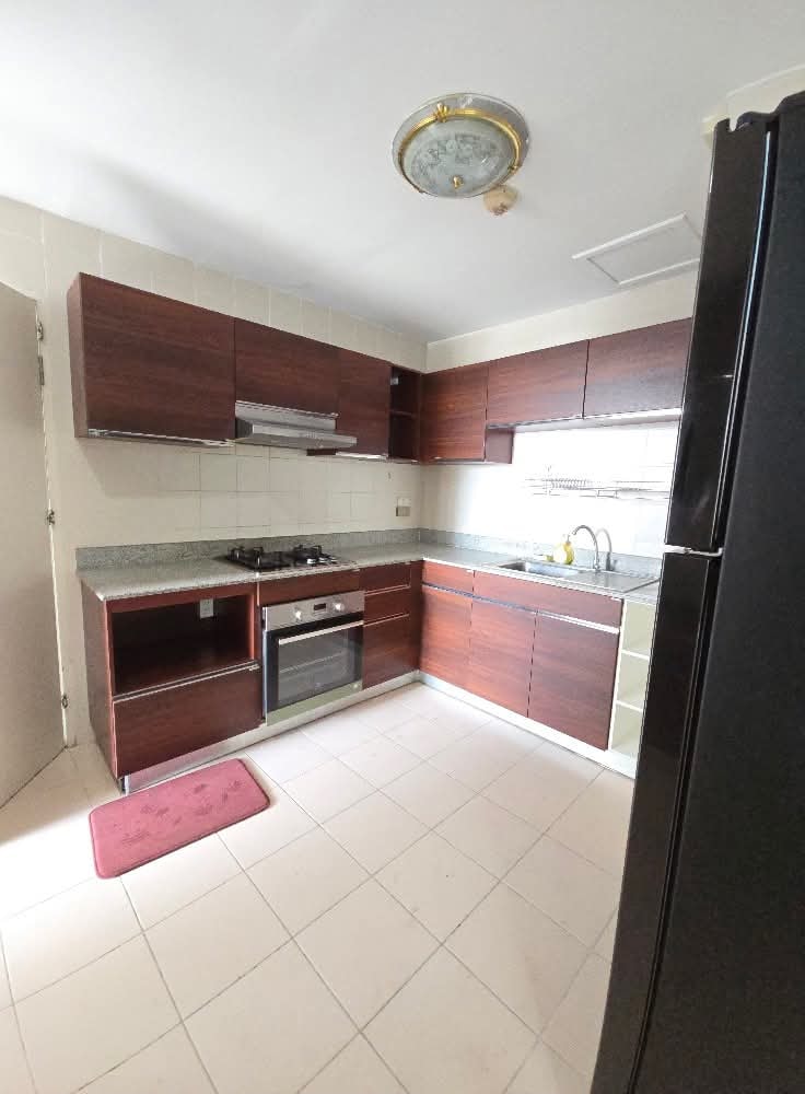 3-Bedroom 3-Bathroom 223 sqm Condo for Rent at President Park Sukhumvit 24, 65,000 THB/month, Near Phrom Phong BTS