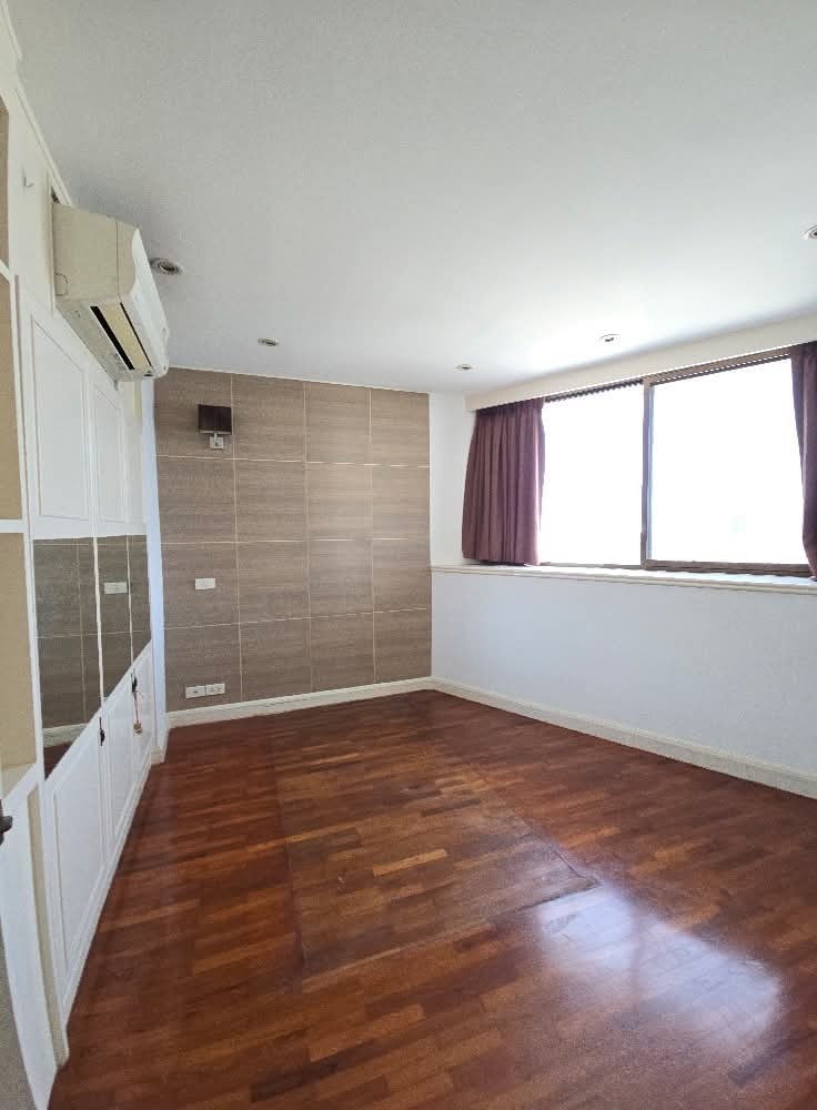 3-Bedroom 3-Bathroom 223 sqm Condo for Rent at President Park Sukhumvit 24, 65,000 THB/month, Near Phrom Phong BTS
