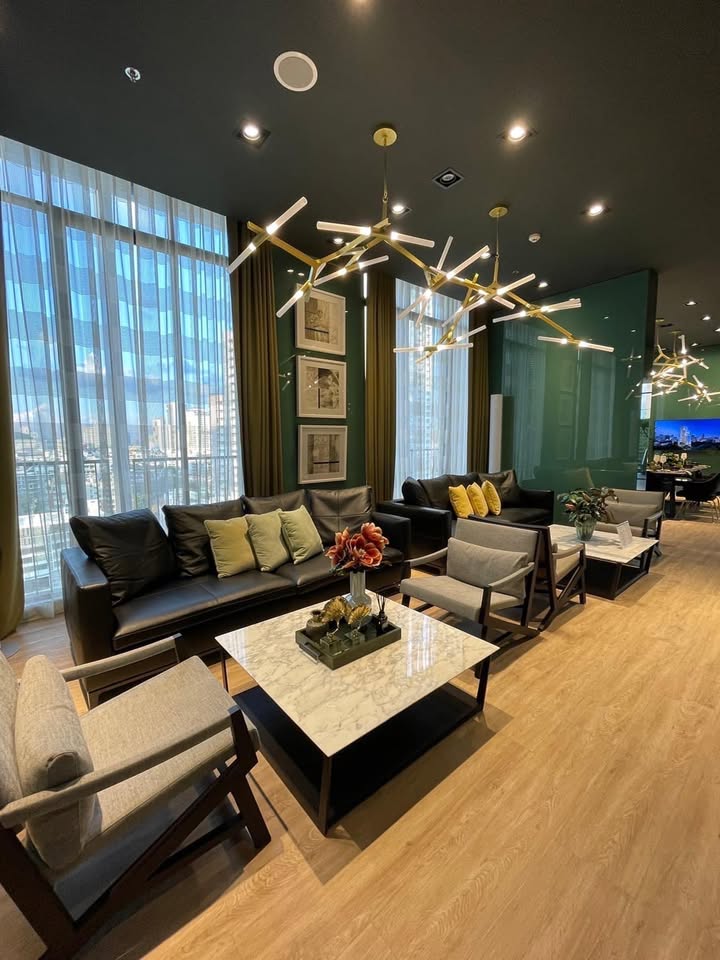1-Bedroom 1-Bathroom luxury condo at Noble Around 33, Phrom Phong. 27.35 sqm, 23,000 THB/month. Close to BTS, shopping, and dining options.