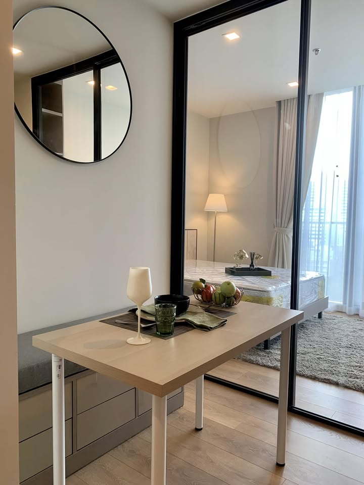 1-Bedroom 1-Bathroom luxury condo at Noble Around 33, Phrom Phong. 27.35 sqm, 23,000 THB/month. Close to BTS, shopping, and dining options.