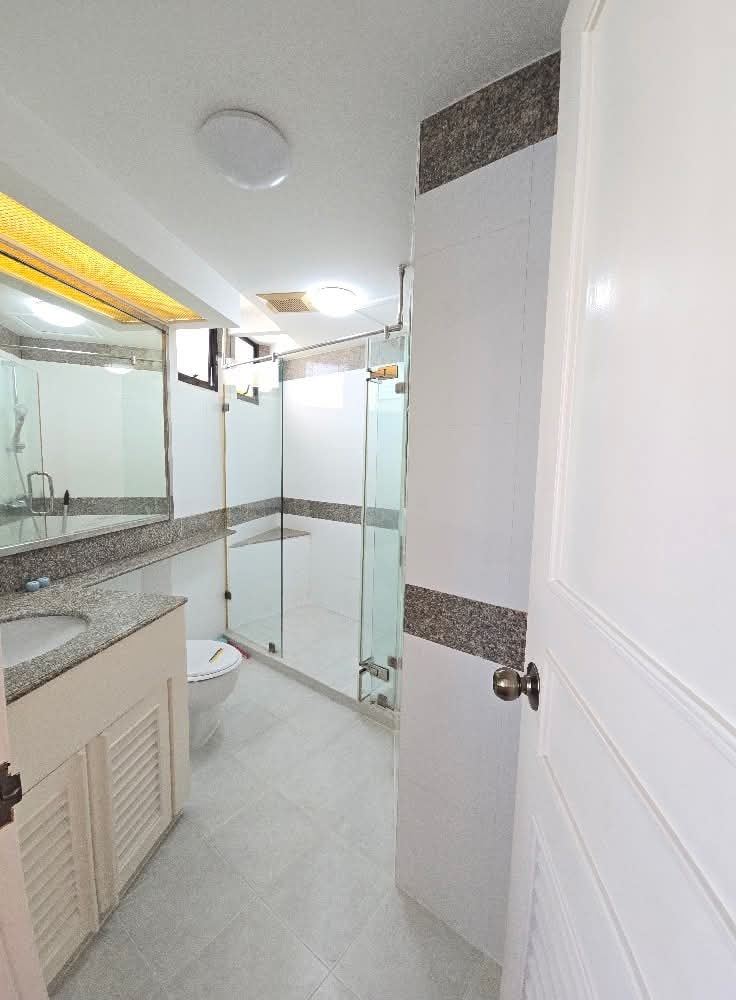 3-Bedroom 3-Bathroom 223 sqm Condo for Rent at President Park Sukhumvit 24, 65,000 THB/month, Near Phrom Phong BTS